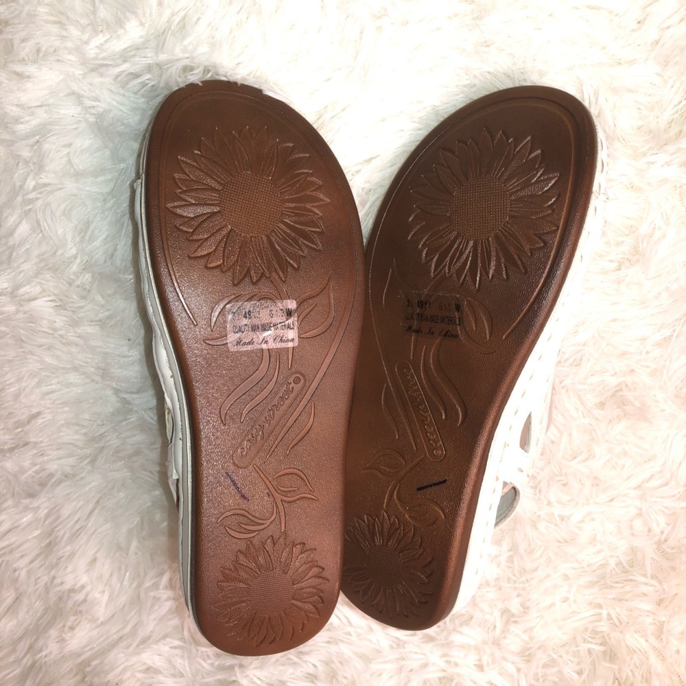 Easy Street White Women's Sandals size 6.5 NWOT - Picture 8 of 9